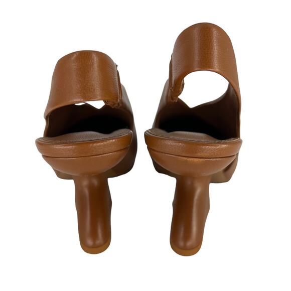 Salvatore Ferragamo Chunky-Heel Sloane 85MM Pumps - Picture 14 of 16